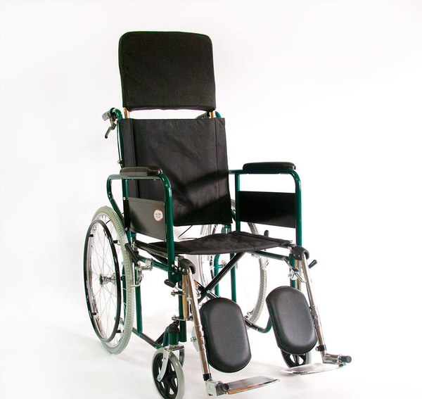 Кресло-коляска инвалидное с литыми задними колесами FS902GC-41