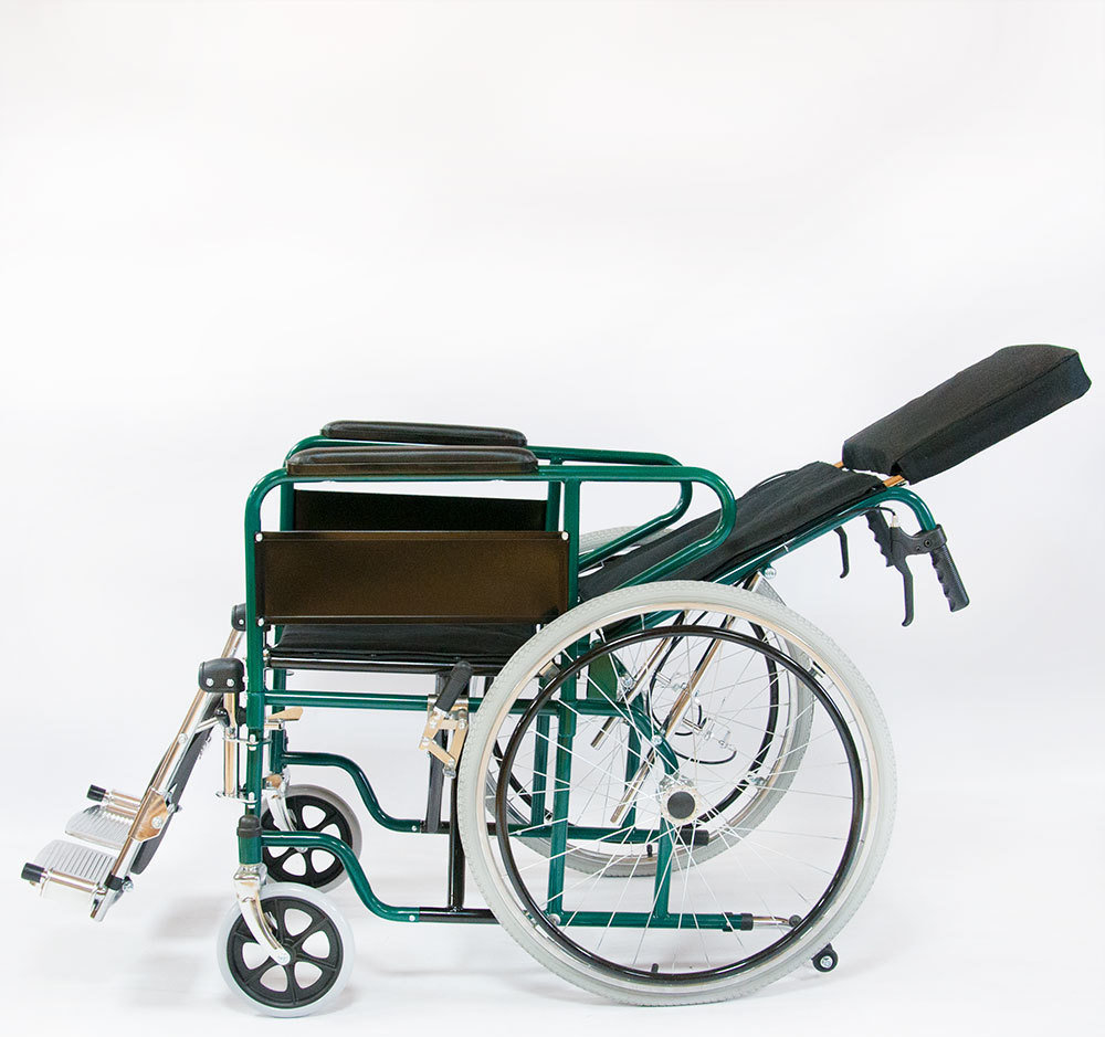 Кресло-коляска инвалидное с литыми задними колесами FS902GC-41